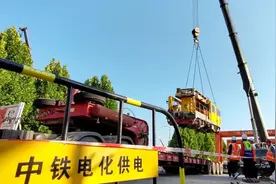 郑州地铁7号线首列轨道车上线啦图片