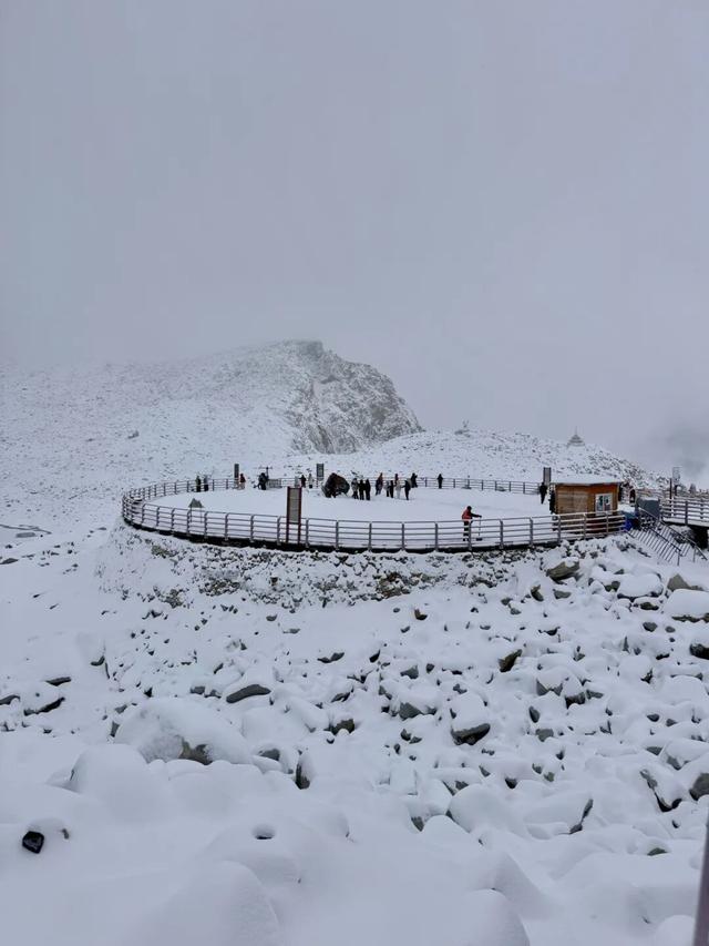 达古冰川下雪啦！雪域浪漫+烟火温柔，攻略请收好！