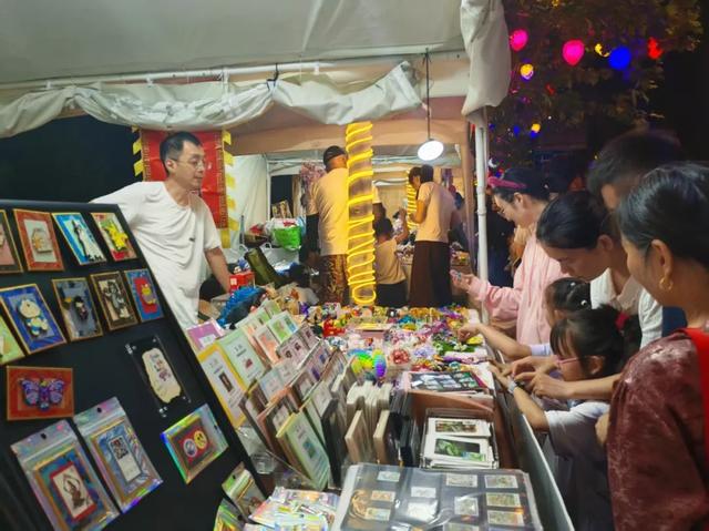 实拍!这条500米小街成夏夜顶流——
