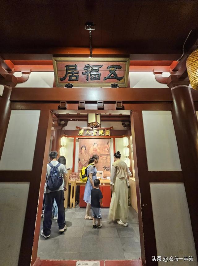 扬州中国大运河博物馆焕发生机与活力，人流络绎不绝，纷至沓来