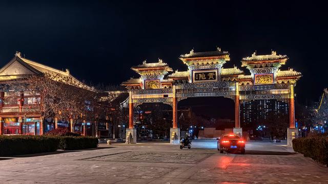 河北定州：古城夜色灯光璀璨 美轮美奂