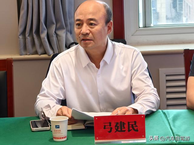 2025新疆秋冬主题自驾游线路推介会在西安举办