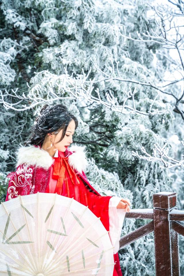 庐山初雪记：红裙油伞赴云端冰雪之约！