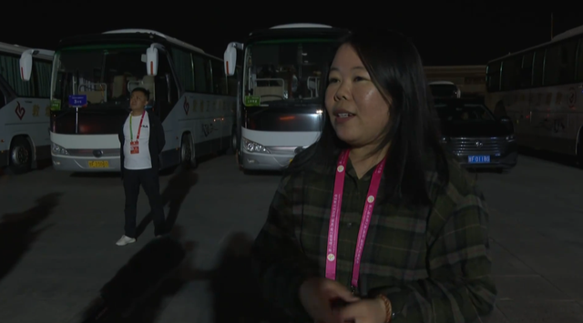 青年汉学家研修计划嘉宾团参观鸣沙山月牙泉景区