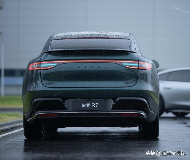 新款智界R7实拍
