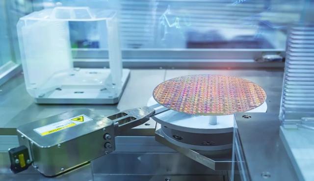 特朗普表态后，荷兰随即行动！对华举措引关注，800亿生意或受影响？