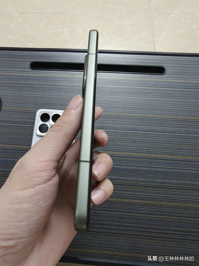 小米15 Pro续航是我用过的手机里面最好的，甚至比的苹果16PM还好