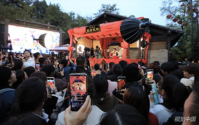 实地探访｜万岁山武侠城百元门票何以换来6亿收入