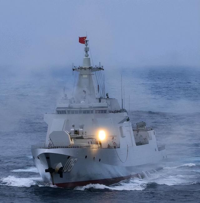 南海发生激烈对峙，黄岩岛突现072登陆舰队：中方做好最坏打算了