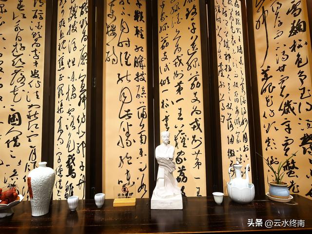 一个四A级景区的酒厂，最贵的酒要卖88万，咱买不起但免费喝得起