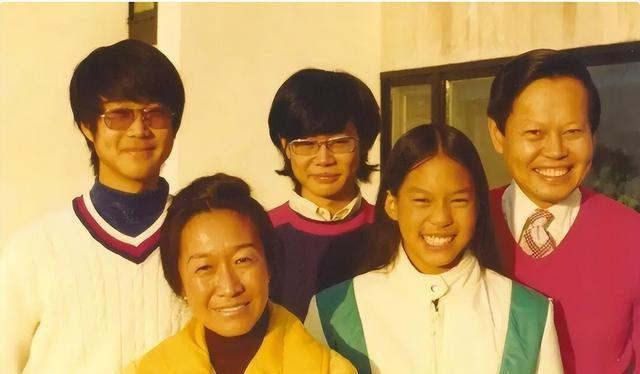 杨振宁去世仅3天，令人担忧的事发生了，原来翁帆一个字都没说错