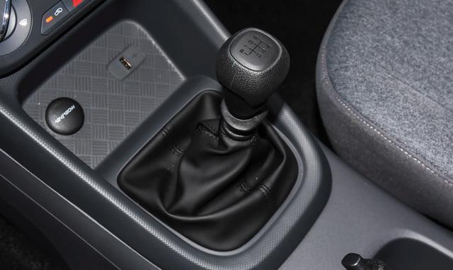 售价5.48万起，全新五菱宏光燃油版上市，外观内饰调整，动力升级