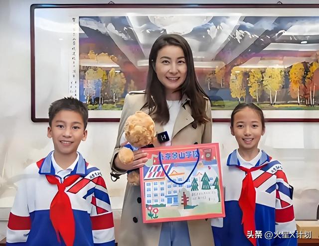 摊牌了！结婚13年，郭晶晶再次迎来喜讯，原来霍震霆当年没说错