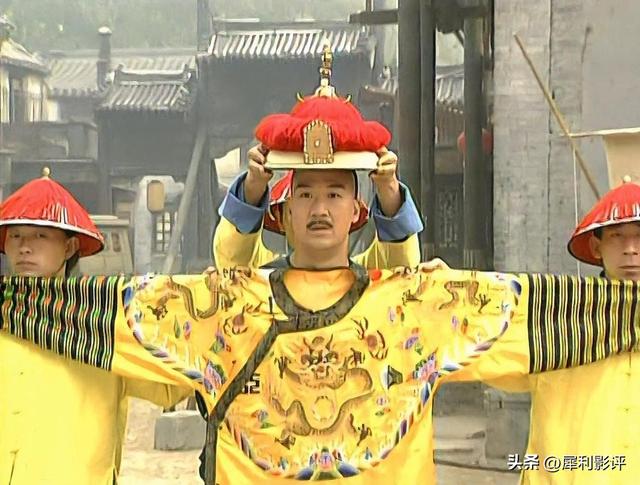 康熙铠甲合体，戴枷锁上朝，整活中年人的快乐生活