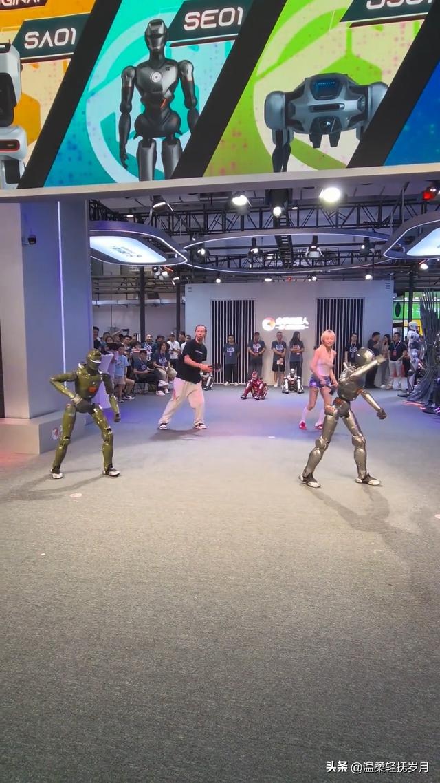 全球首个人机共舞机器人运动会开幕秀曝光：京剧武僧对决机械臂