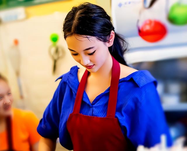 美国姑娘来中国旅游，回国发文称:中国的晚上太危险，千万别出门