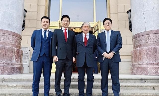 阅兵临近，霍家三父子一张北京合照暴露真实处境，目的果然不一般