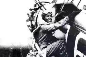 台湾飞行员驾驶飞机主动投诚大陆，都获得了什么待遇？图片