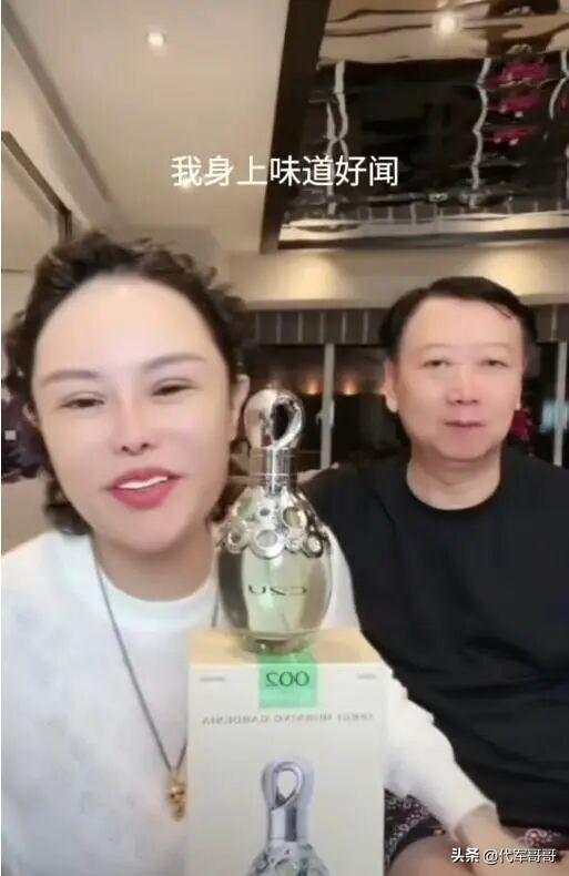 偷逃税被追缴罚款超2300万，直播间怼网友，网红小影夫妇引发众怒