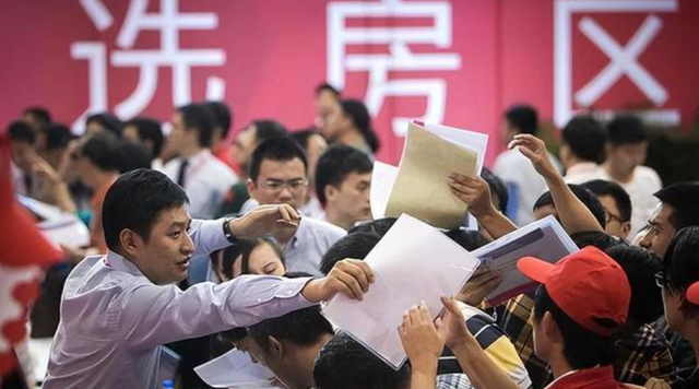 2909亿身价有何用？97岁的李嘉诚无力回天，两个60岁儿子已成心病