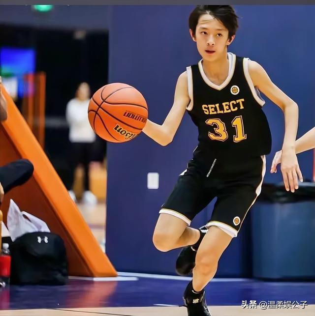 孙俪儿子帅到认不出！年仅14岁身高1米7，梦想打CBA职业联赛