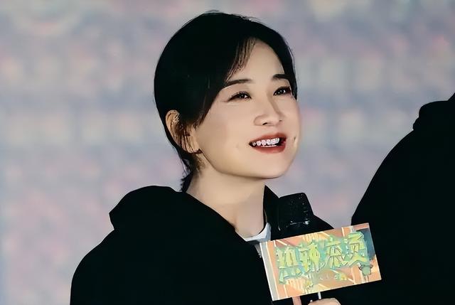 “消失”一年后，43岁的贾玲官宣喜讯，全网恭喜，终于等到这一天