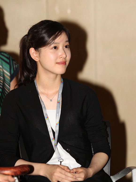 不装了！结婚10年后，章泽天彻底跟刘强东翻脸，郭晶晶当初没说错