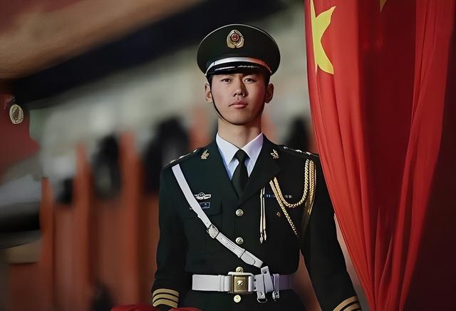 天安门最帅升旗手张自轩转业后，现状十分罕见，如今他后悔了吗？