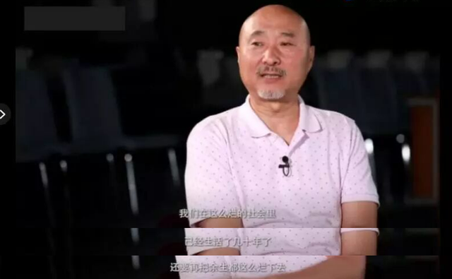 陪玩陪睡根本不够！认干爹、舔手指，娱乐圈的阴暗面彻底藏不住了