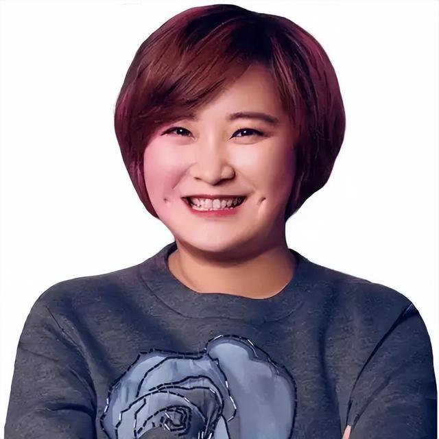 “消失”一年后，43岁的贾玲官宣喜讯，全网恭喜，终于等到这一天