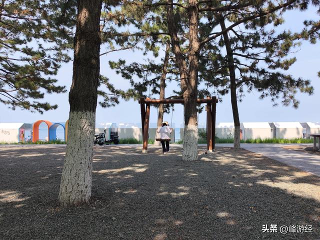 漫步威海公园，从海的颂歌到白色灯塔，大相框前留下美丽瞬间