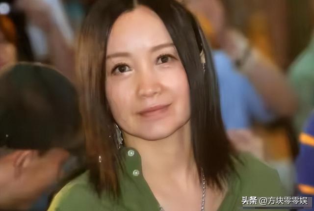 她连上5次春晚，私下却和恩师同居怀孕被骗流产	，今57岁依然单身