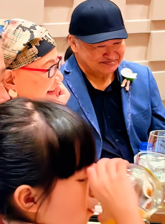 牛鬼蛇神现原形！刘欢女儿大婚不到24小时，恶心的一幕出现了