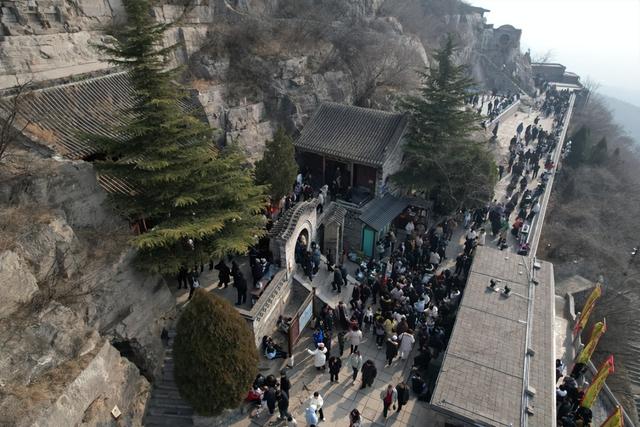 立冬后，邂逅北响堂山的千年古韵