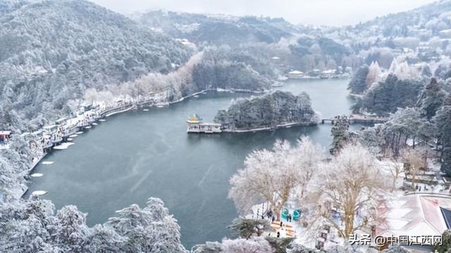 庐山：雪景醉游人