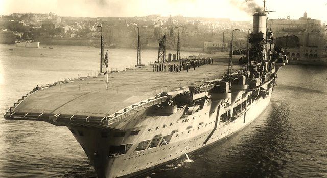 又让张召忠说中了？东拼西凑550亿建的2艘航母，如今彻底成为累赘