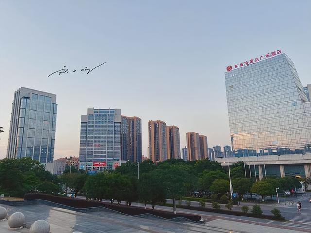 实拍柳州柳东新区：作为国家级高新区，高楼密布却为何人气冷清？