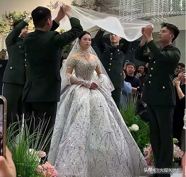 最帅升旗手张自轩大婚不到24小时，荒唐一幕出现	，新娘受无妄之灾