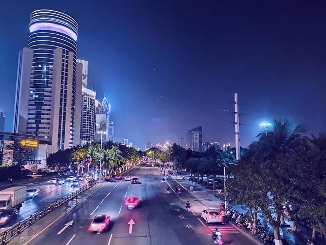 最有 “割裂感” 的城市之一！热带风情不失厚重，椰子鸡吃到扶墙出