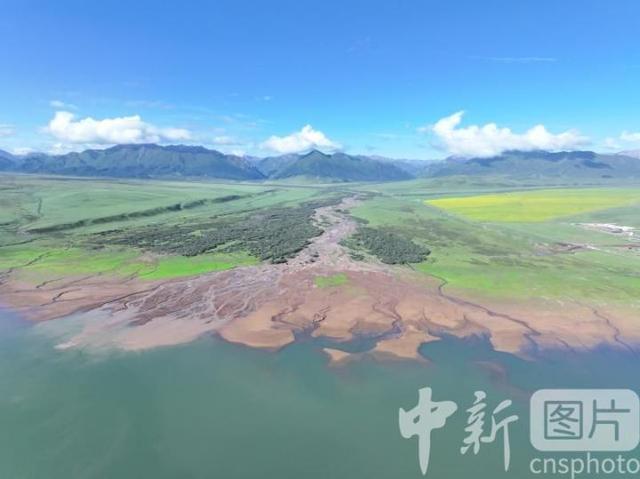 甘肃张掖：山丹马场景色宜人