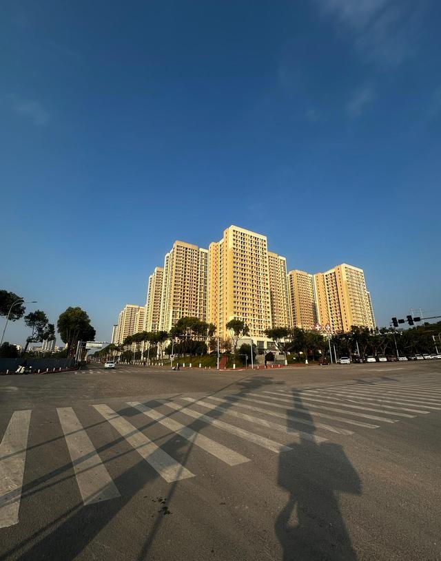 重庆九龙坡西彭抬头见蓝天，白云悠悠诉温柔，城市烦躁瞬间消散