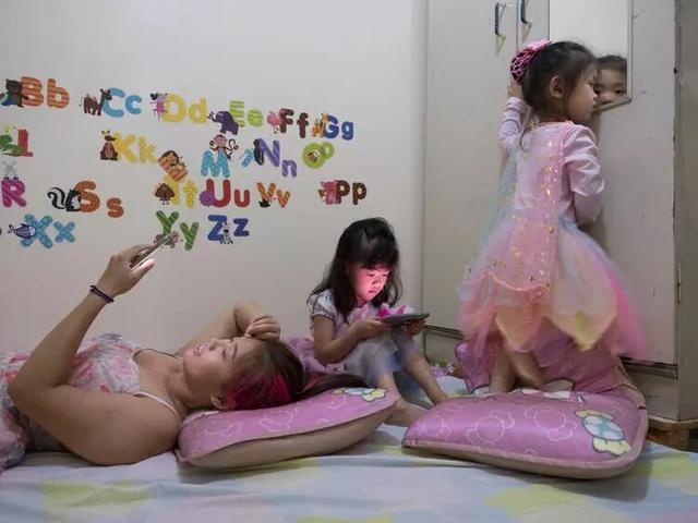 如何用镜头记录自己的家？16位玛格南摄影师完成了这件难事