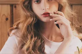 欧洲美女在中国，上街被警察拦下，害怕惊慌之后：原来中国很安全图片