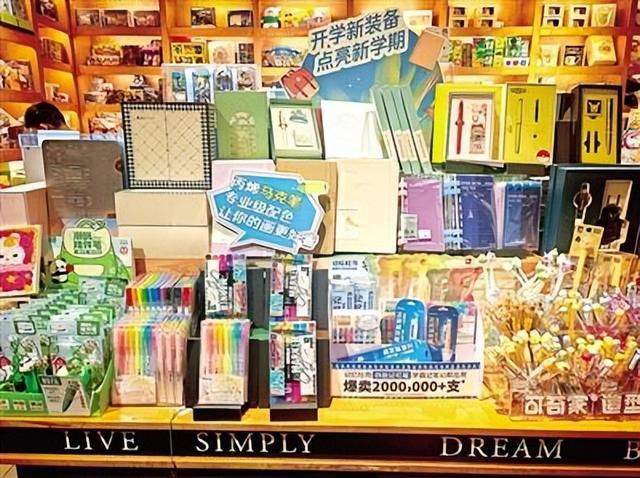 8.27郑州晚报财金周刊 | 中部秋冬服饰订货会在郑举行