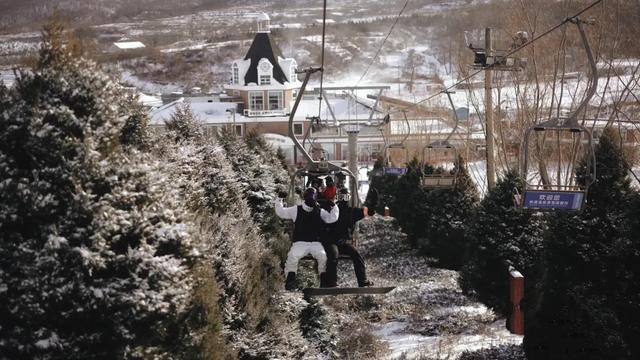 安波温泉滑雪场正式开板！