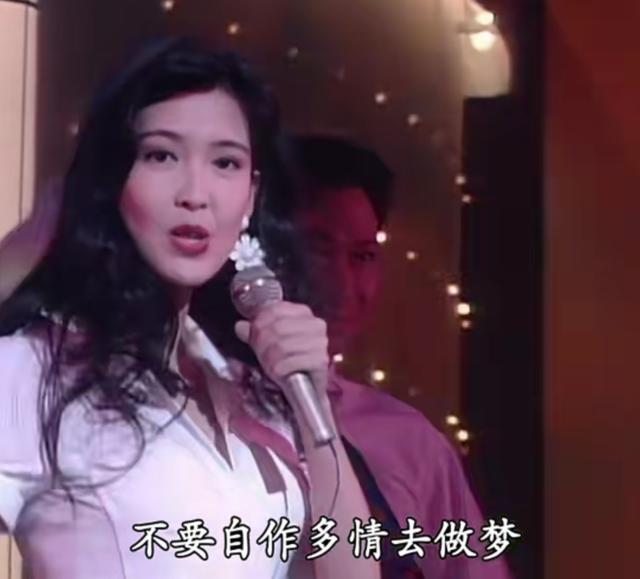 王晶爆料周慧敏：私下很能玩，身上肉和棉花一样软，曝其一大遗憾