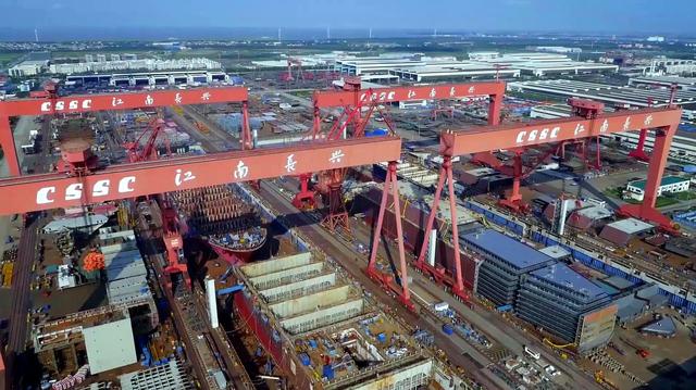 美代表团刚到北京，福建舰宣布喜讯，美高层：难以接受中国"反超"