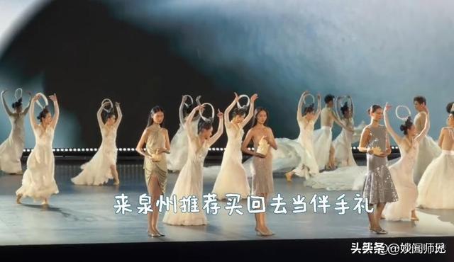 水均益泉州给女儿带娃，与前妻18年后再同框，主动搭话对方却不理