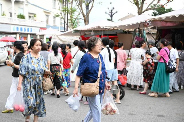 弥勒这个社区人气旺！800家民宿爆满~