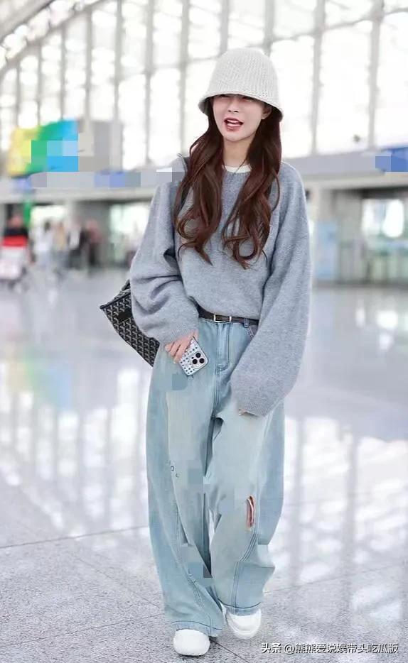 沈梦辰机场私服真会穿!灰色毛衣+阔腿裤+渔夫帽,简约又高级!
